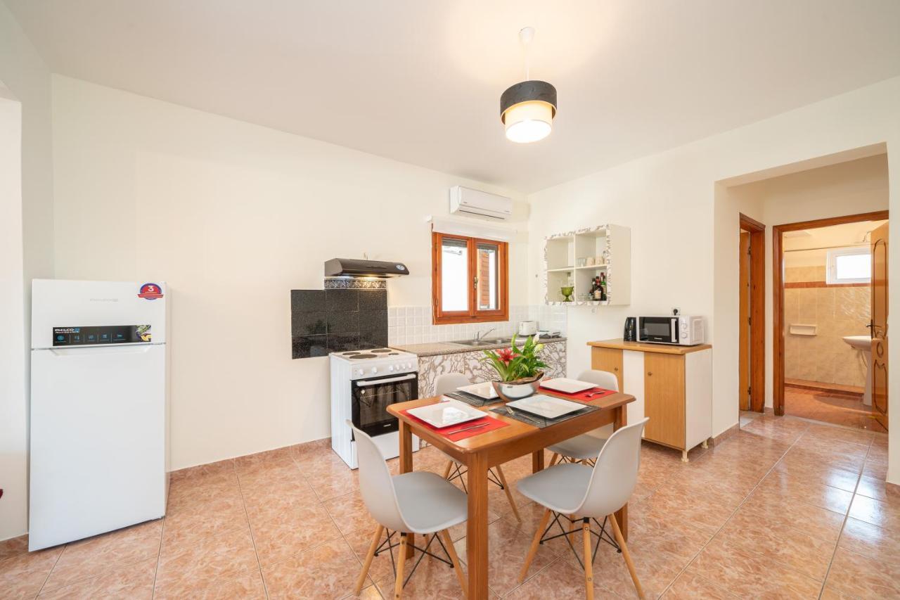 סבורונטה Afroditi Holiday Home - Yellow Apartment מראה חיצוני תמונה