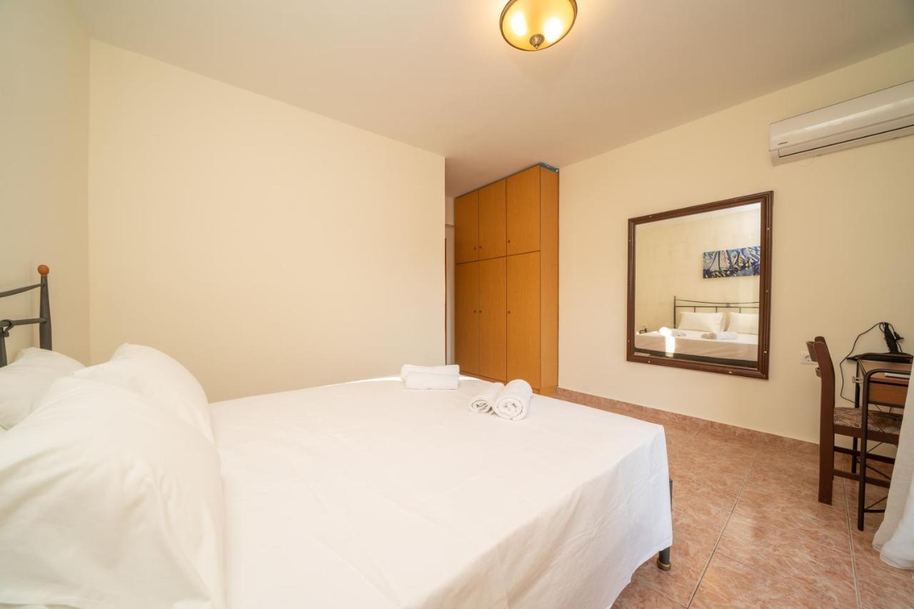 סבורונטה Afroditi Holiday Home - Yellow Apartment מראה חיצוני תמונה