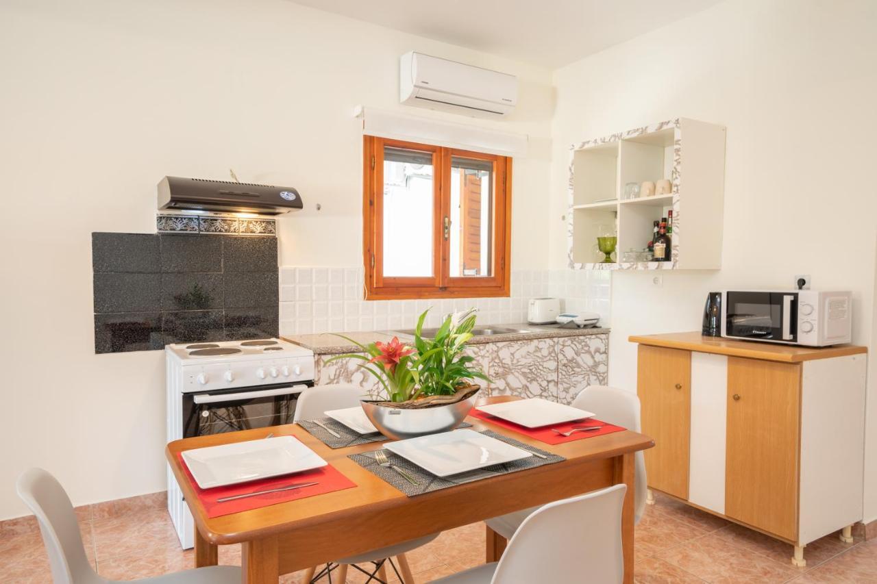 סבורונטה Afroditi Holiday Home - Yellow Apartment מראה חיצוני תמונה